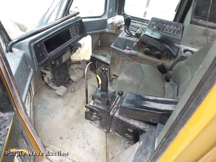 image for item DE3683 1997 Caterpillar 988F Series II wheel loader