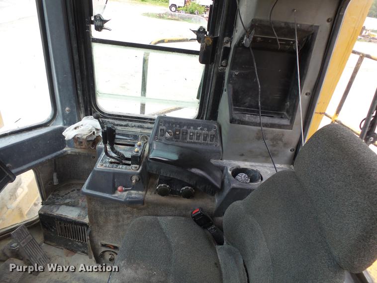 image for item DE3683 1997 Caterpillar 988F Series II wheel loader