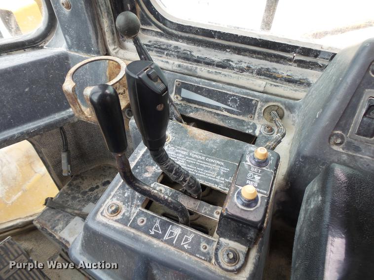 image for item DE3683 1997 Caterpillar 988F Series II wheel loader