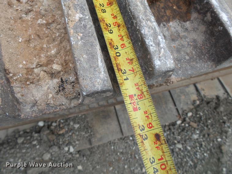 image for item DE3684 2000 Hitachi EX330LC excavator