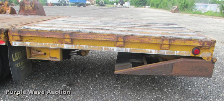 image for item DE3685 1997 Ledwell HT48102 drop deck equipment trailer
