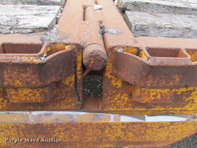 image for item DE3685 1997 Ledwell HT48102 drop deck equipment trailer