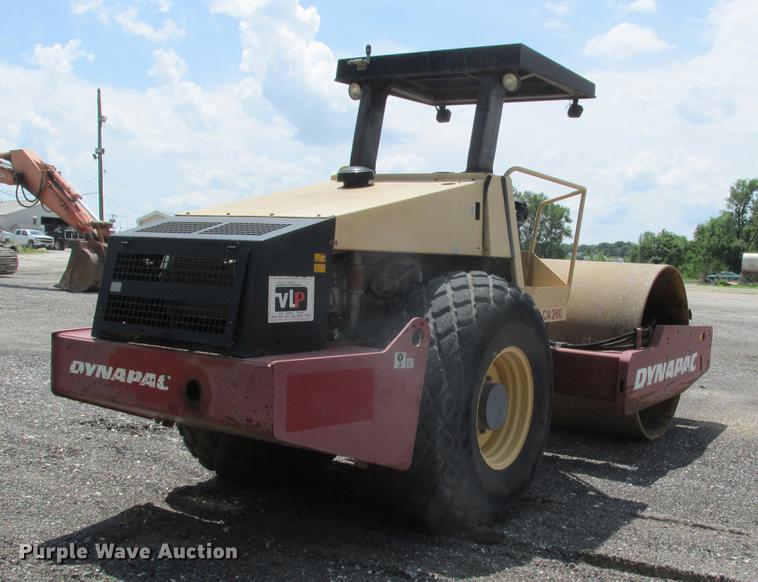 image for item DE3696 Dynapac CA260 single drum vibratory roller