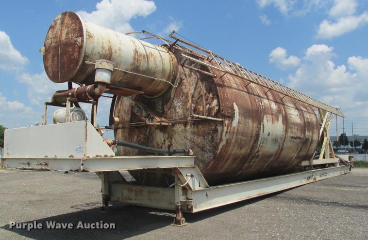 image for item DE3704 Free Flow RVF121CS self-erect silo