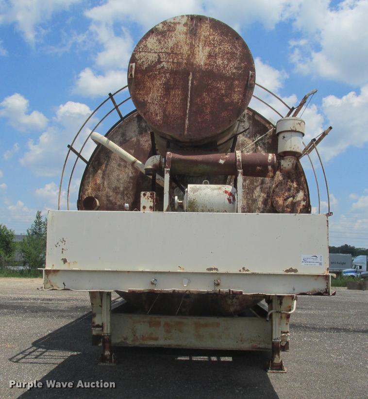 image for item DE3704 Free Flow RVF121CS self-erect silo