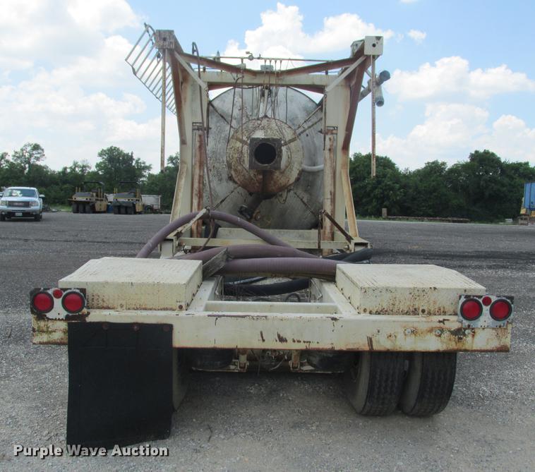 image for item DE3704 Free Flow RVF121CS self-erect silo