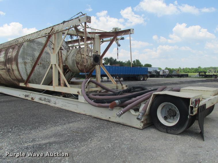 image for item DE3704 Free Flow RVF121CS self-erect silo