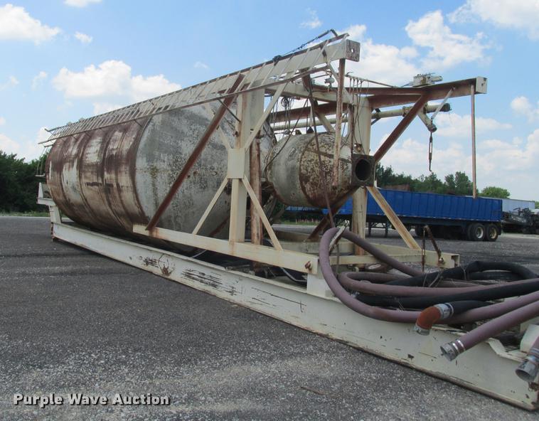 image for item DE3704 Free Flow RVF121CS self-erect silo