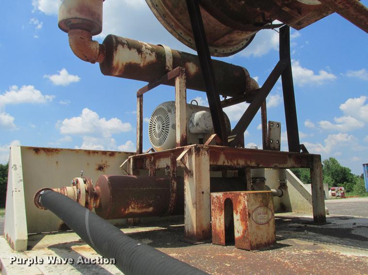 image for item DE3704 Free Flow RVF121CS self-erect silo