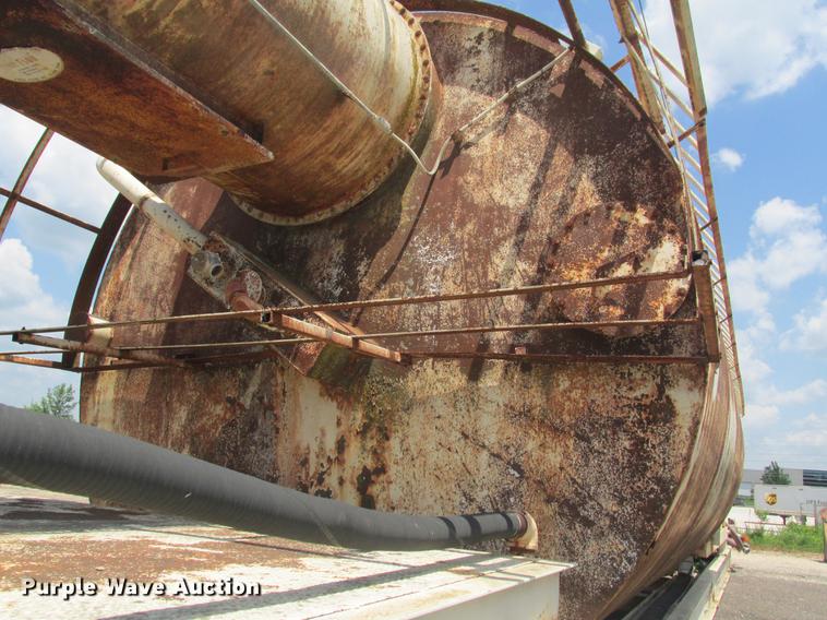 image for item DE3704 Free Flow RVF121CS self-erect silo