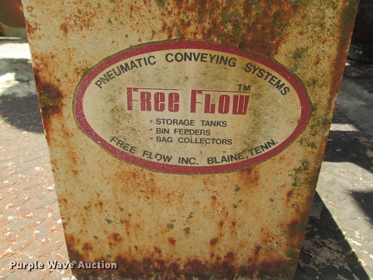 image for item DE3704 Free Flow RVF121CS self-erect silo