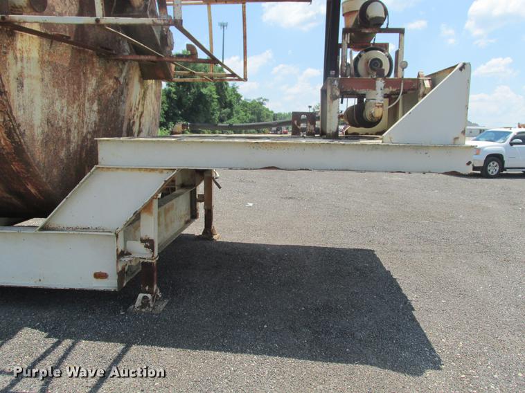 image for item DE3704 Free Flow RVF121CS self-erect silo