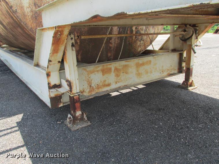 image for item DE3704 Free Flow RVF121CS self-erect silo