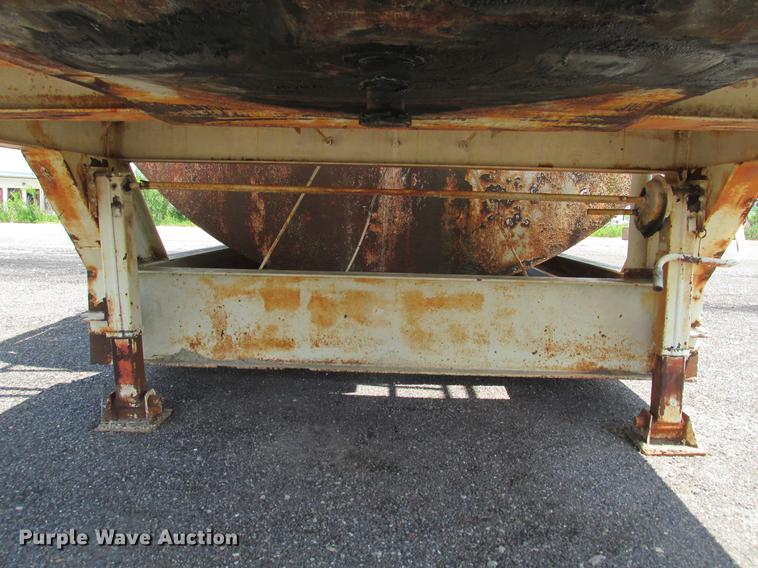 image for item DE3704 Free Flow RVF121CS self-erect silo