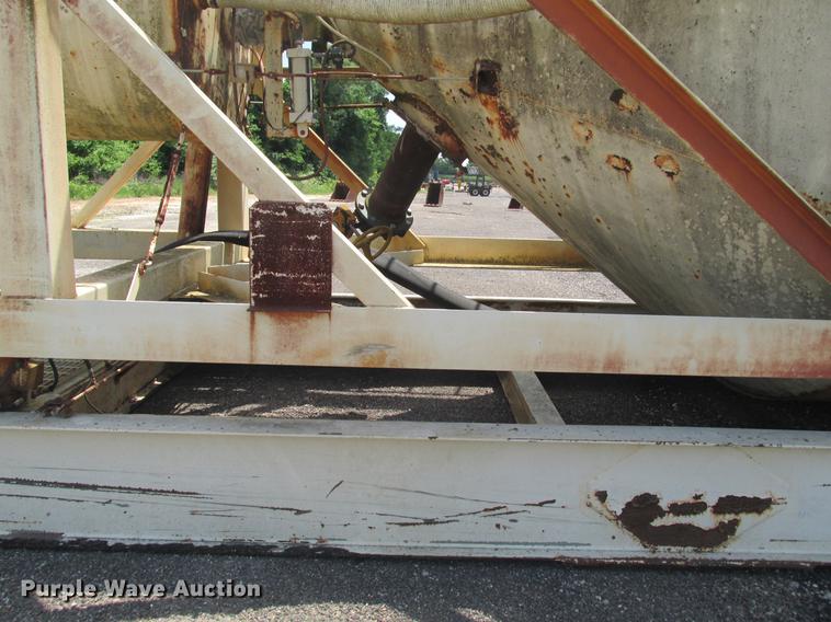 image for item DE3704 Free Flow RVF121CS self-erect silo