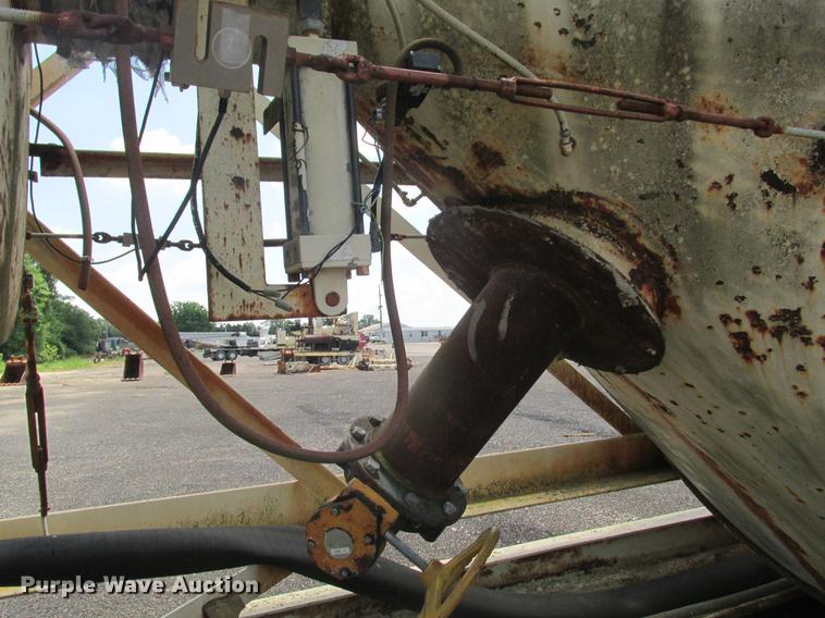 image for item DE3704 Free Flow RVF121CS self-erect silo