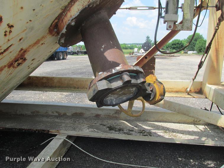 image for item DE3704 Free Flow RVF121CS self-erect silo