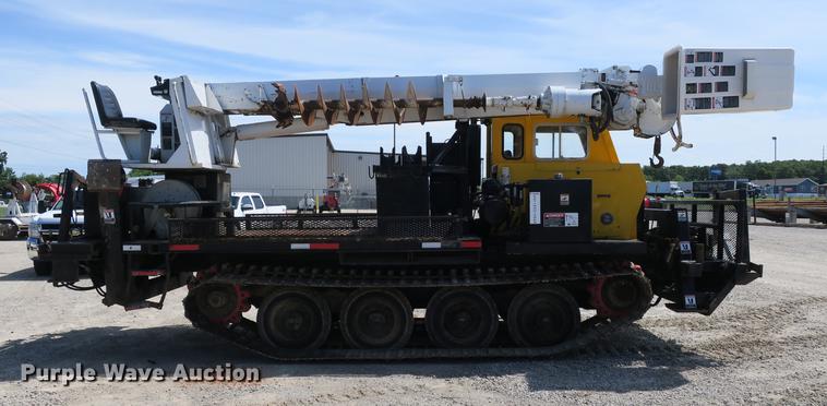 image for item DE3706 1996 Bombardier GT1600NTLFD Go-Tract track carrier with digger derrick