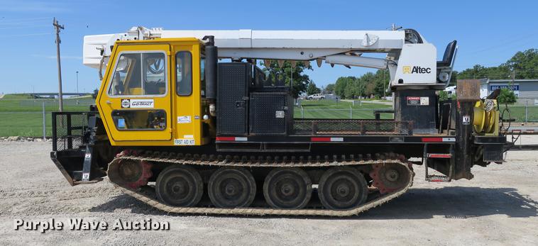 image for item DE3706 1996 Bombardier GT1600NTLFD Go-Tract track carrier with digger derrick