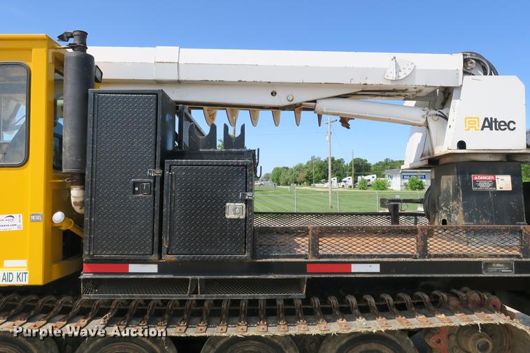 image for item DE3706 1996 Bombardier GT1600NTLFD Go-Tract track carrier with digger derrick