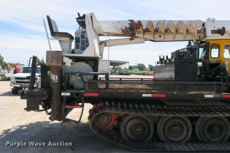 image for item DE3706 1996 Bombardier GT1600NTLFD Go-Tract track carrier with digger derrick