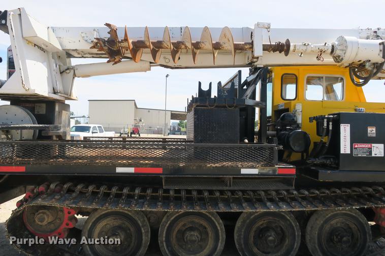 image for item DE3706 1996 Bombardier GT1600NTLFD Go-Tract track carrier with digger derrick