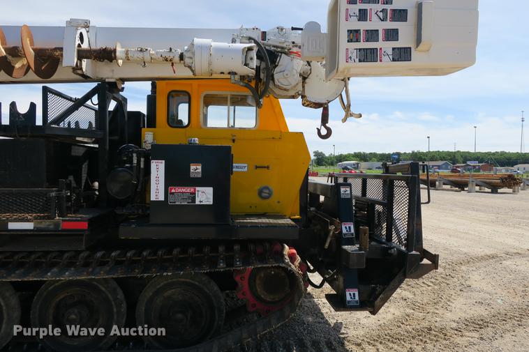 image for item DE3706 1996 Bombardier GT1600NTLFD Go-Tract track carrier with digger derrick