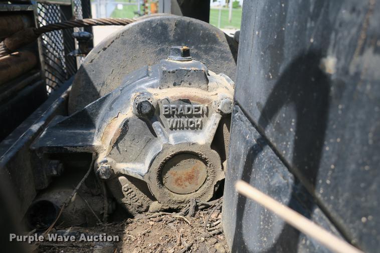 image for item DE3706 1996 Bombardier GT1600NTLFD Go-Tract track carrier with digger derrick