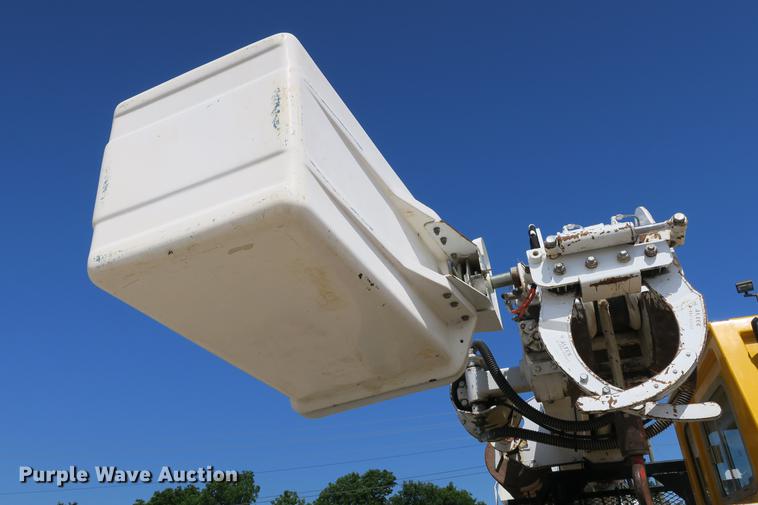 image for item DE3706 1996 Bombardier GT1600NTLFD Go-Tract track carrier with digger derrick