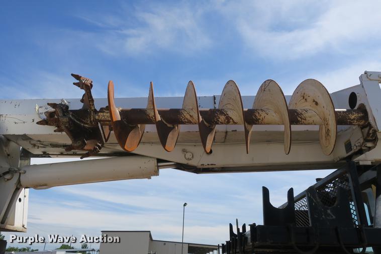 image for item DE3706 1996 Bombardier GT1600NTLFD Go-Tract track carrier with digger derrick