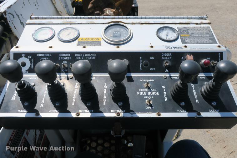 image for item DE3706 1996 Bombardier GT1600NTLFD Go-Tract track carrier with digger derrick