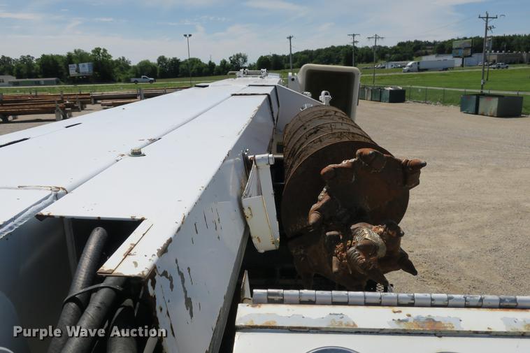 image for item DE3706 1996 Bombardier GT1600NTLFD Go-Tract track carrier with digger derrick