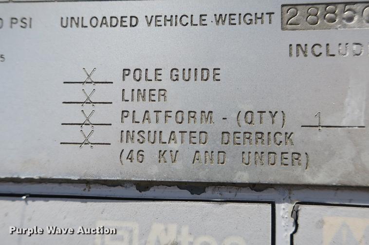 image for item DE3706 1996 Bombardier GT1600NTLFD Go-Tract track carrier with digger derrick