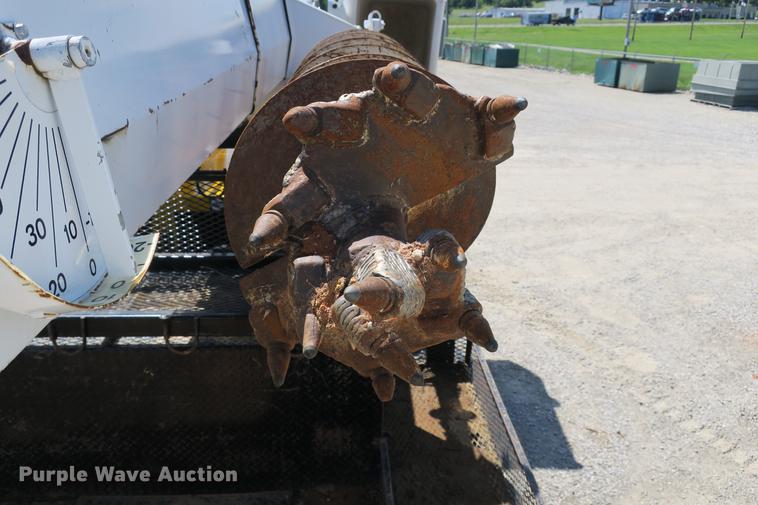 image for item DE3706 1996 Bombardier GT1600NTLFD Go-Tract track carrier with digger derrick