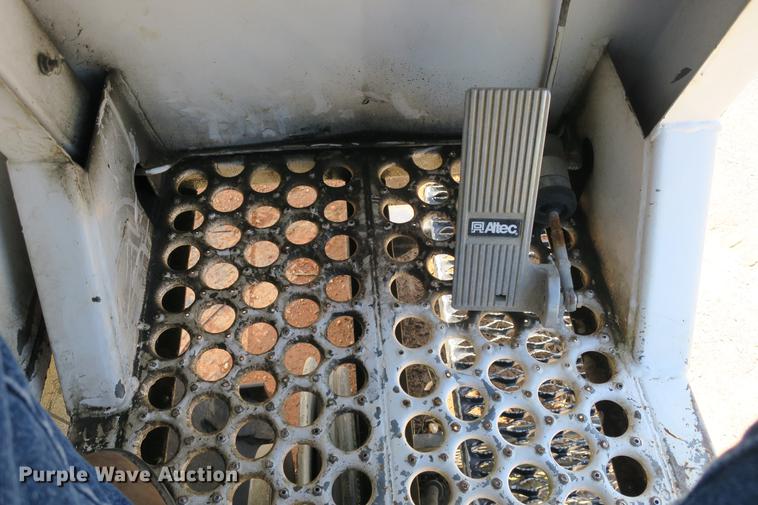 image for item DE3706 1996 Bombardier GT1600NTLFD Go-Tract track carrier with digger derrick