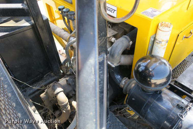 image for item DE3706 1996 Bombardier GT1600NTLFD Go-Tract track carrier with digger derrick