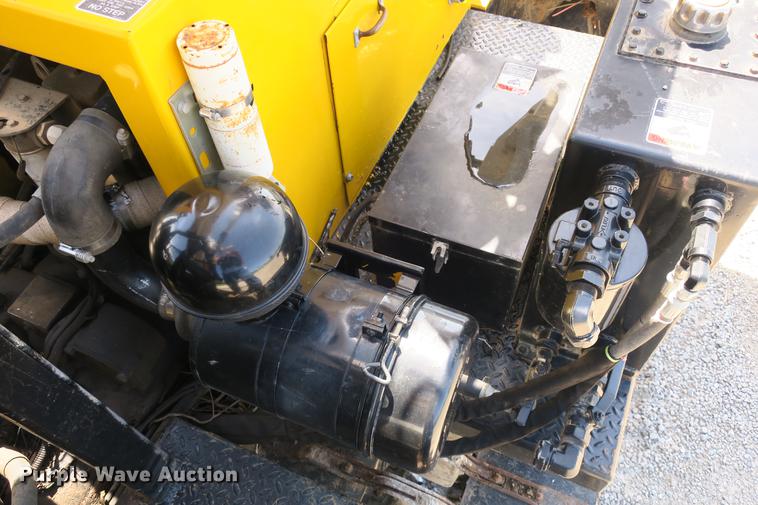 image for item DE3706 1996 Bombardier GT1600NTLFD Go-Tract track carrier with digger derrick