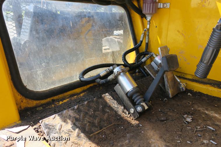 image for item DE3706 1996 Bombardier GT1600NTLFD Go-Tract track carrier with digger derrick