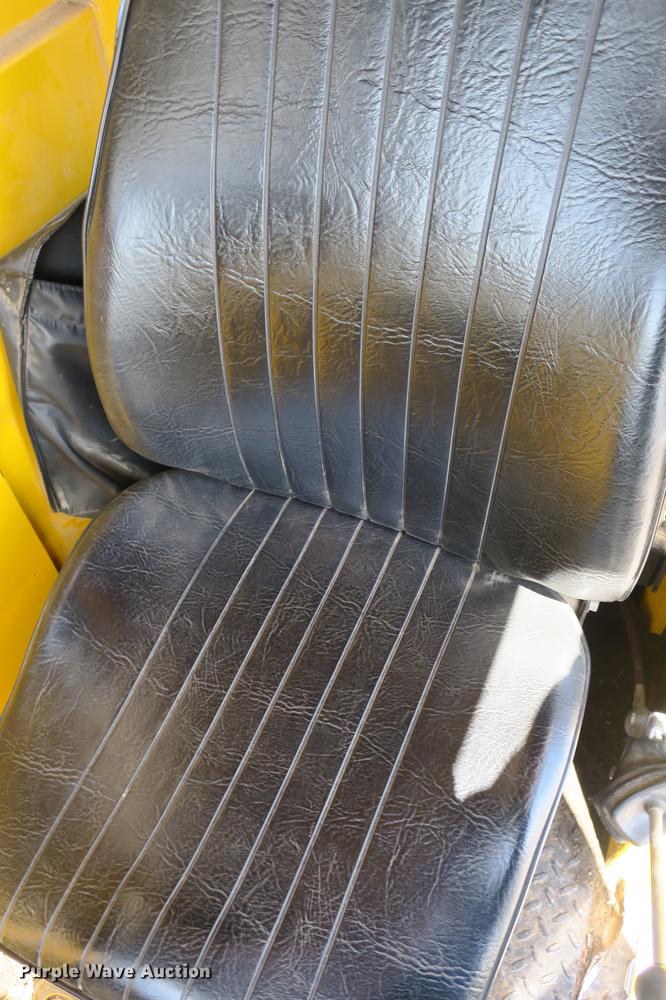 image for item DE3706 1996 Bombardier GT1600NTLFD Go-Tract track carrier with digger derrick