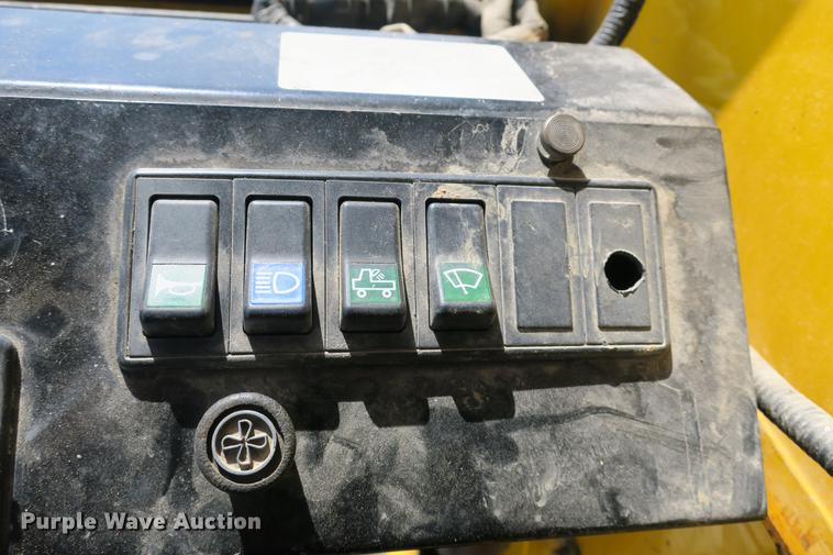 image for item DE3706 1996 Bombardier GT1600NTLFD Go-Tract track carrier with digger derrick