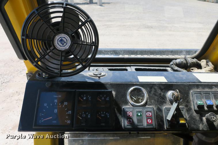 image for item DE3706 1996 Bombardier GT1600NTLFD Go-Tract track carrier with digger derrick