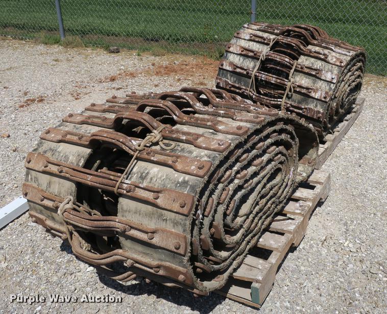 image for item DE3706 1996 Bombardier GT1600NTLFD Go-Tract track carrier with digger derrick