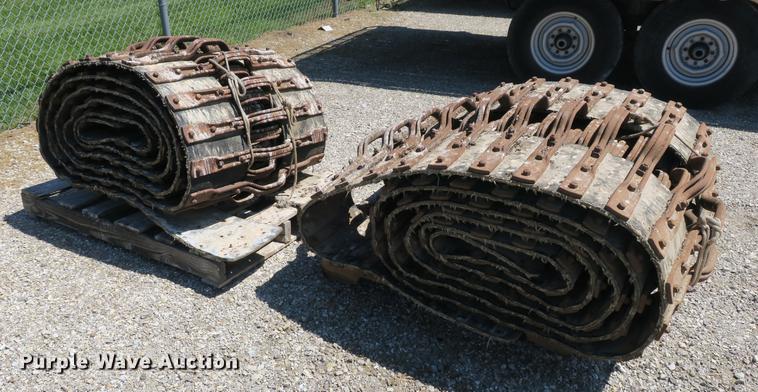 image for item DE3706 1996 Bombardier GT1600NTLFD Go-Tract track carrier with digger derrick