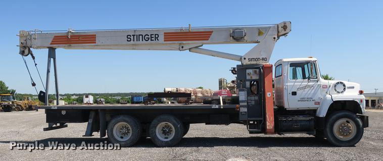 image for item DE3707 1992 Ford L9000 crane truck
