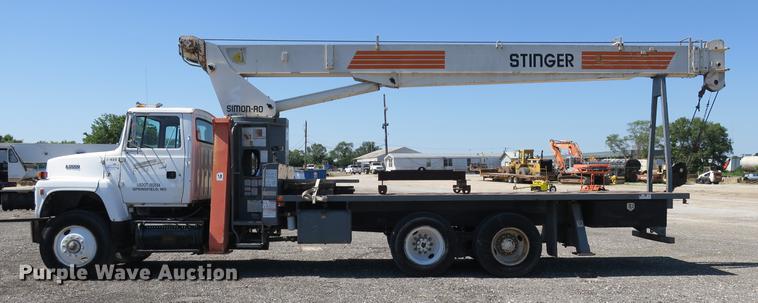 image for item DE3707 1992 Ford L9000 crane truck