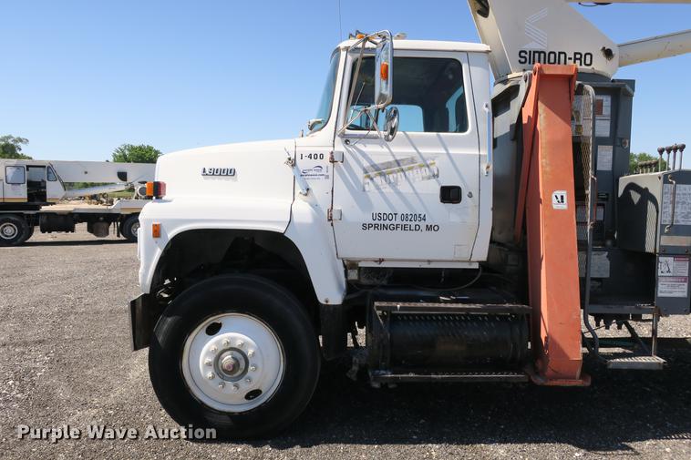 image for item DE3707 1992 Ford L9000 crane truck