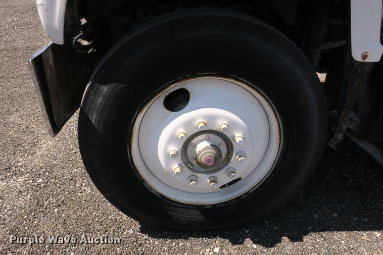 image for item DE3707 1992 Ford L9000 crane truck