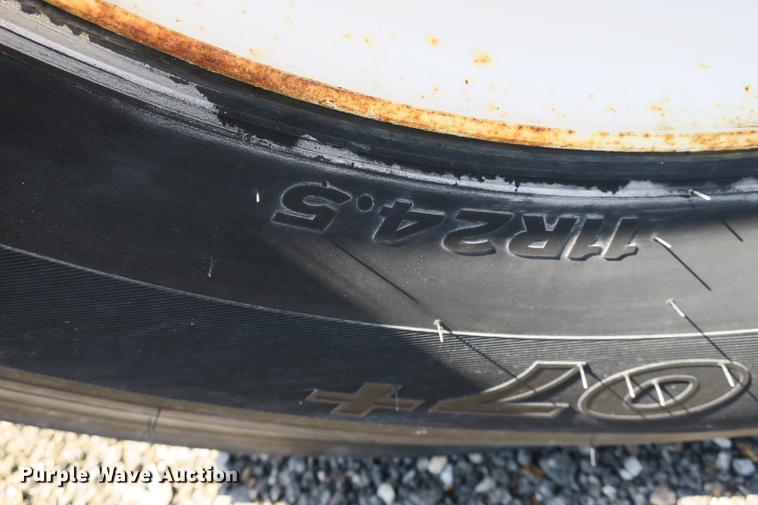 image for item DE3707 1992 Ford L9000 crane truck