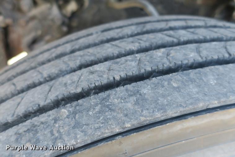 image for item DE3707 1992 Ford L9000 crane truck