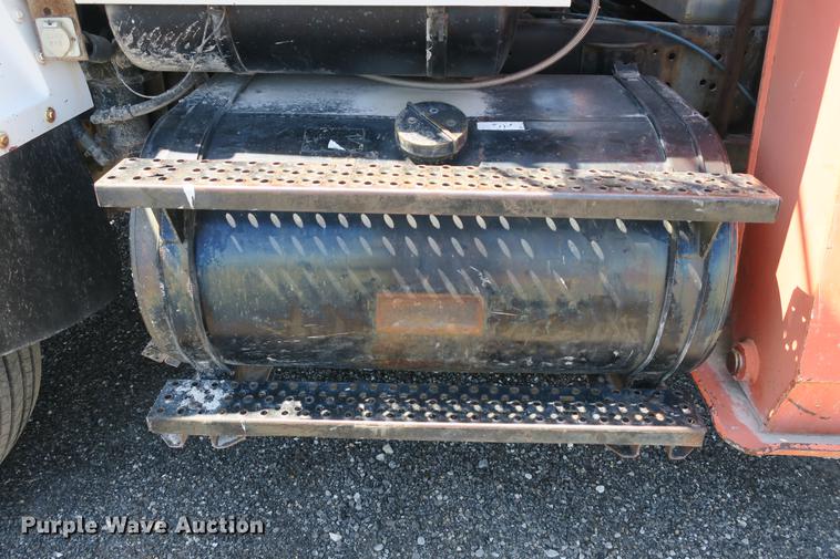 image for item DE3707 1992 Ford L9000 crane truck